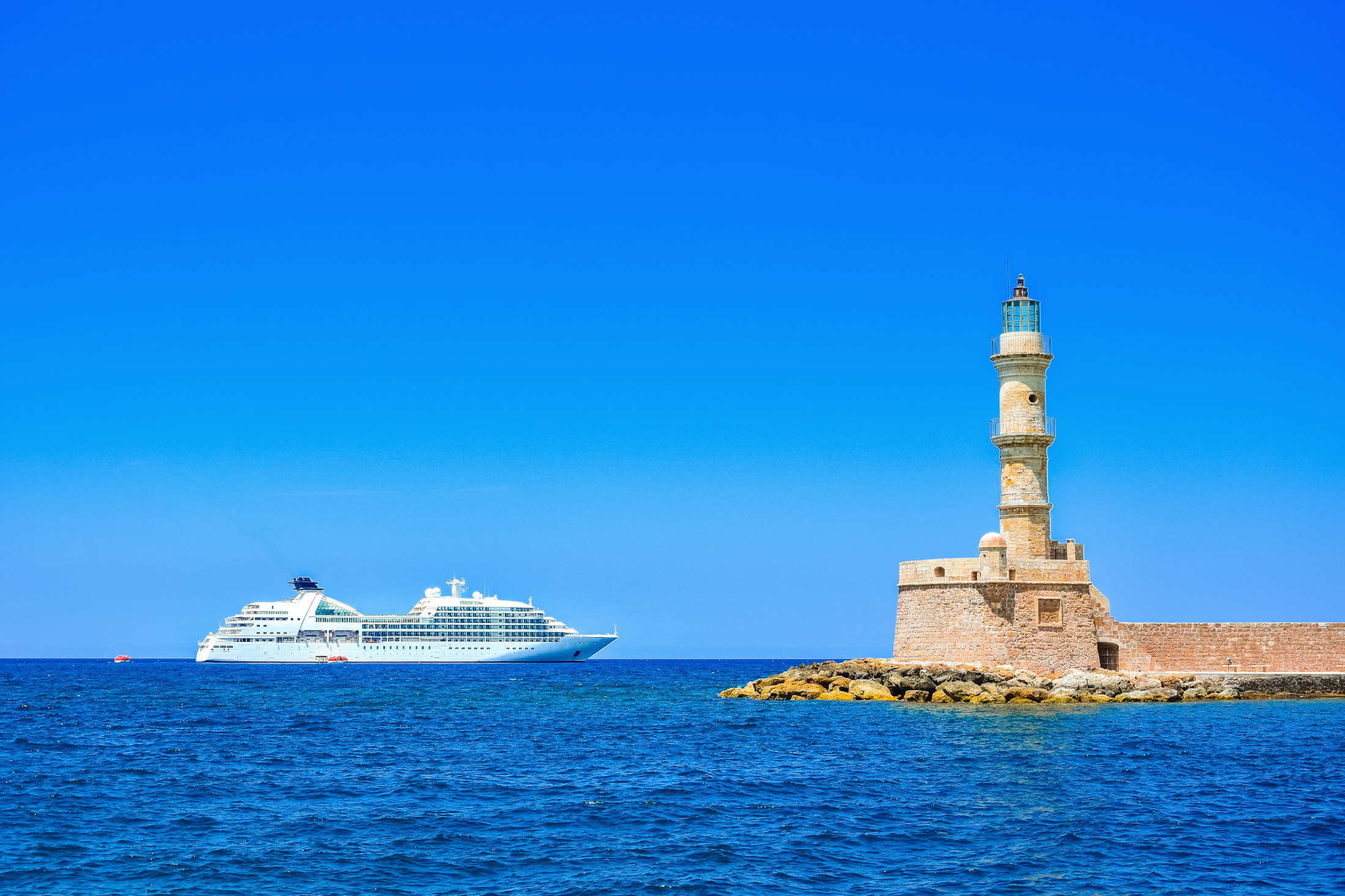 Cruising to Success: Record-Breaking Year for Heraklion Port with 2023 Passenger Surge cruise ship at chania port