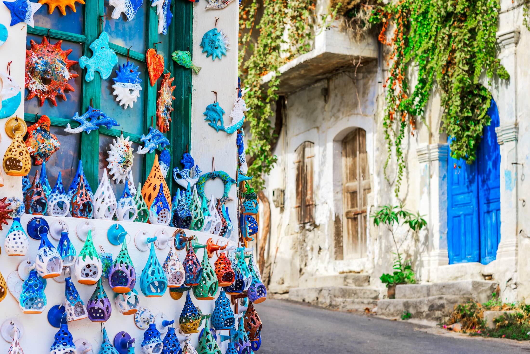 L'arte della ceramica a Creta: plasmare l'argilla, plasmare la cultura